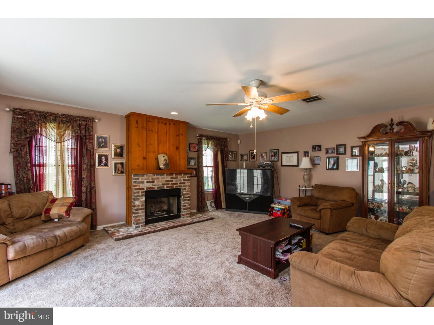 4230 Concord Road Aston, PA 19014 - Photo 7 of 23 Living Room