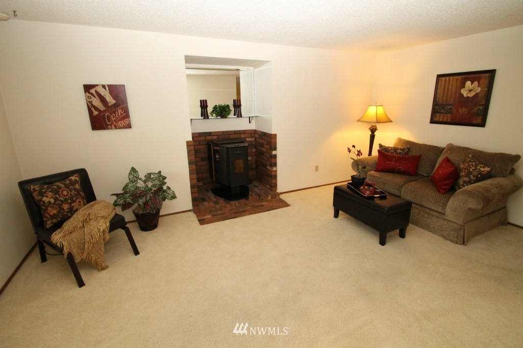 2326 Camas Avenue Northeast Renton, WA 98056 - Photo 2 of 8 Gallery Image 2