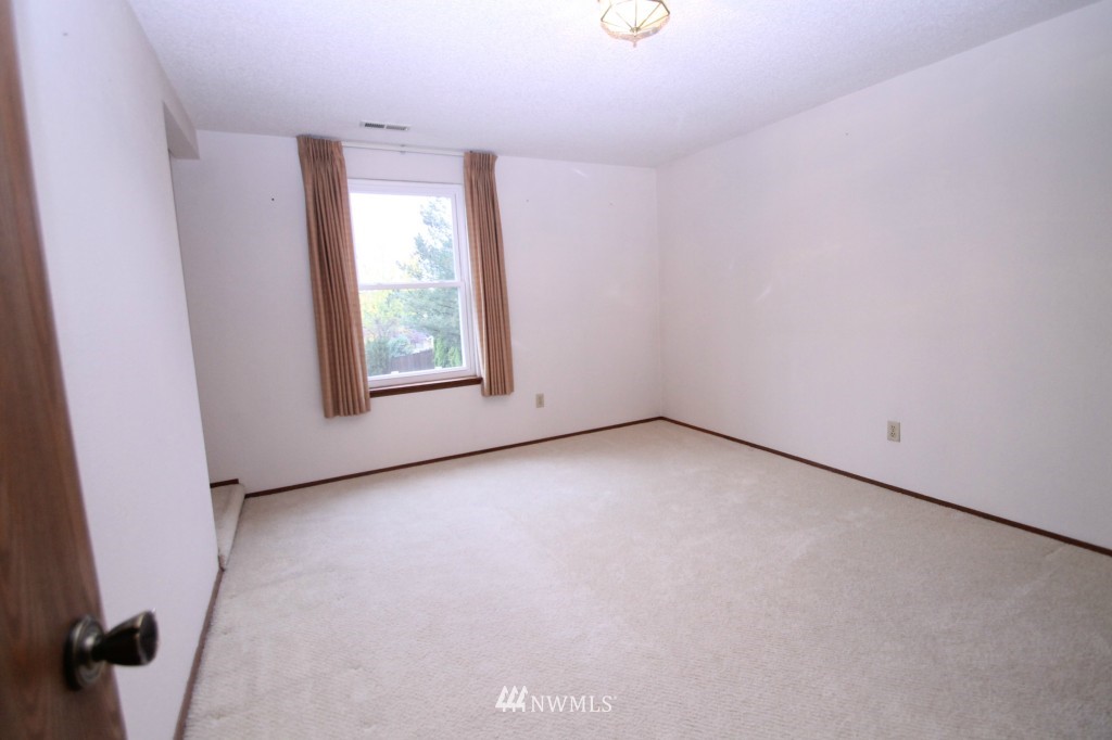 2326 Camas Avenue Northeast Renton, WA 98056 - Photo 6 of 8 Gallery Image 6