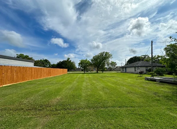 $36,000 | 12 North Avenue A, Freeport, TX 77541