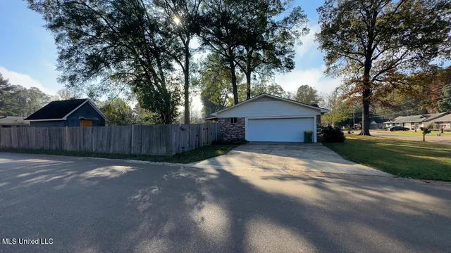 $214,900 | 282 Belaire Drive, Pearl, MS 39208