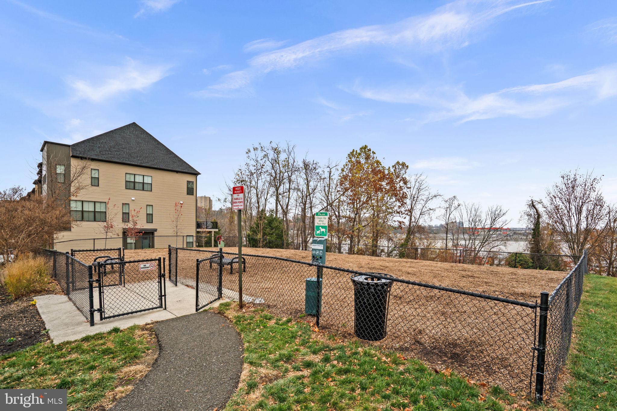 6301 Edsall Road, Unit 500 Alexandria, VA 22312 - Photo 23 of 30 a view of a terrace with sitting area