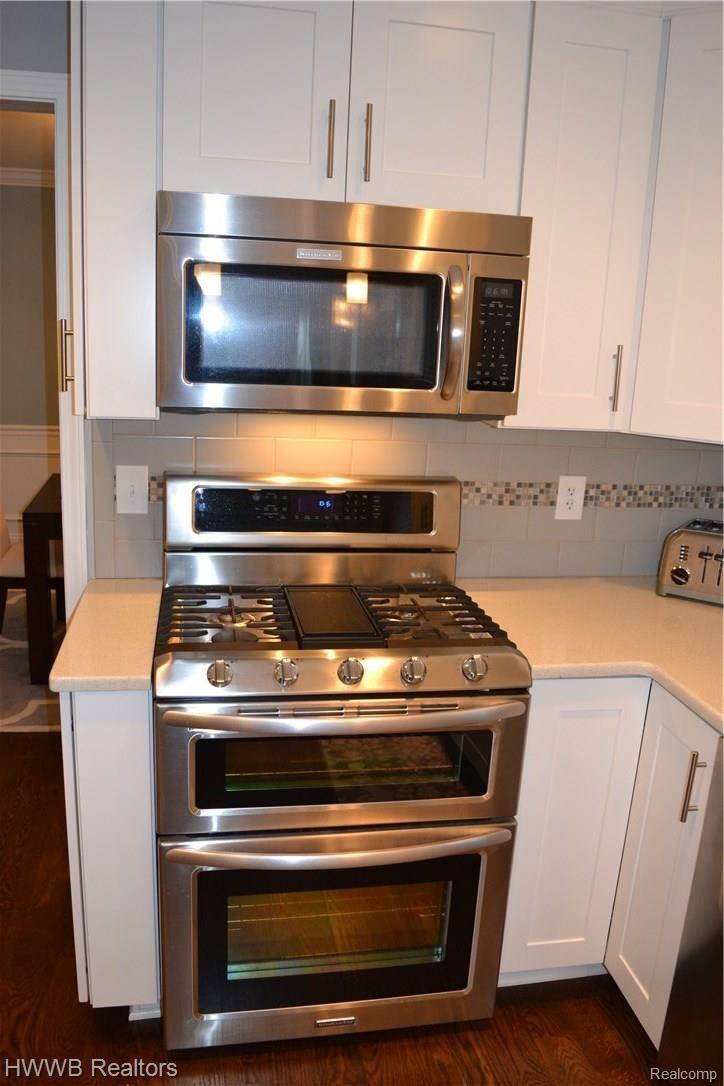 981 Hemlock Drive Rochester, MI 48307 - Photo 12 of 40 11-SS Appliances.JPG