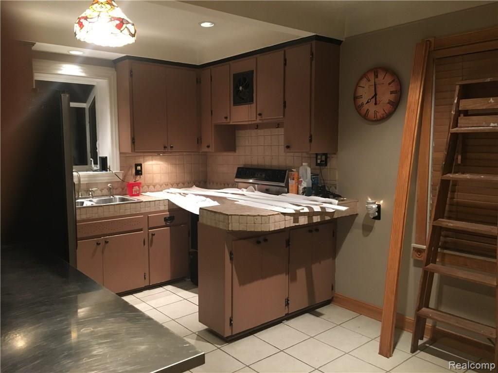 2048 Oxford Road Grosse Pointe Woods, MI 48236 - Photo 34 of 40