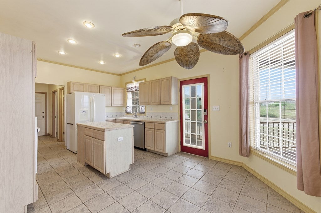 2005 Long Branch Alpine, TX 79830 - Photo 6 of 35 Gallery Image 6