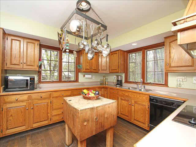 9411 Jackman Road Temperance, MI 48182 - Photo 4 of 20 Kitchen