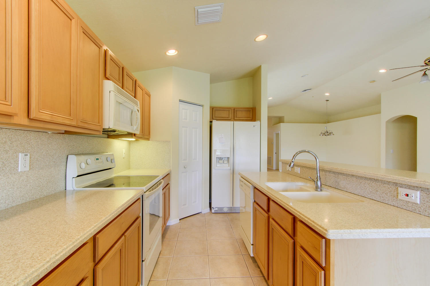 12091 Roma Road Boynton Beach, FL 33436 - Photo 7 of 21 kitchen2