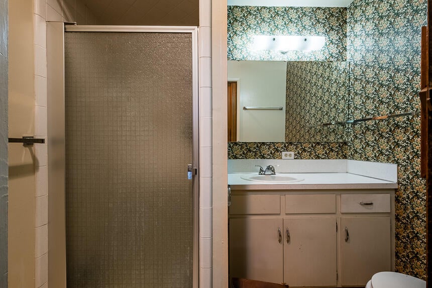 920 Oak Street Central Point, OR 97502 - Photo 8 of 13 920 Oak-14