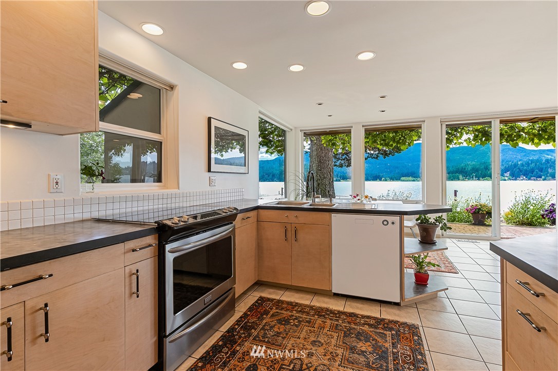 3277 North Shore Road Bellingham, WA 98226 - Photo 14 of 25 Gallery Image 14