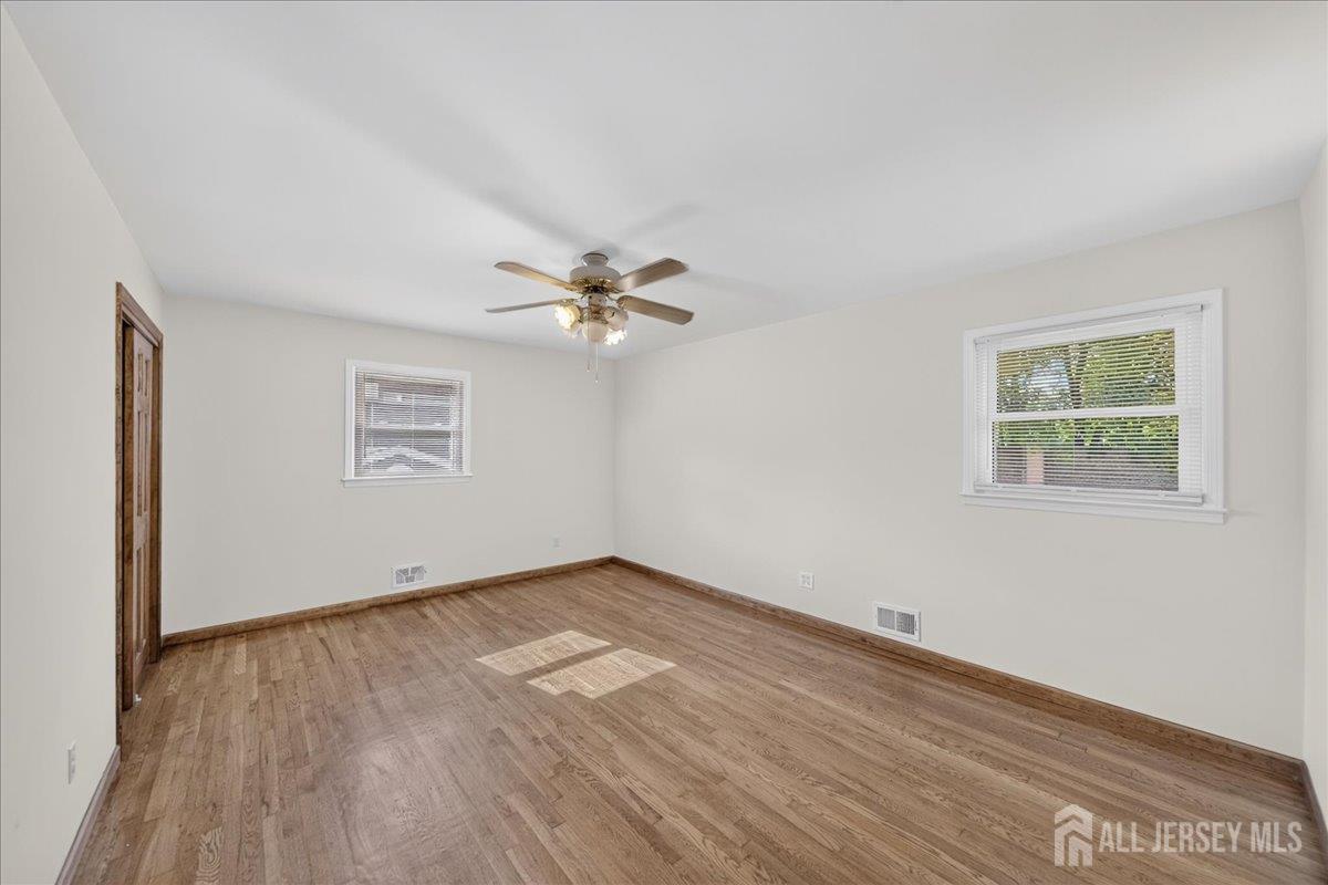 204 Marlin Road Fords, NJ 08863 - Photo 15 of 28 Gallery Image 15