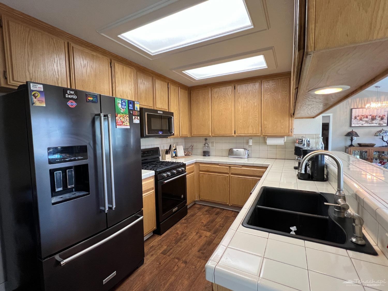 21201 Ridgeway Drive Tehachapi, CA 93561 - Photo 10 of 30 Gallery Image 10
