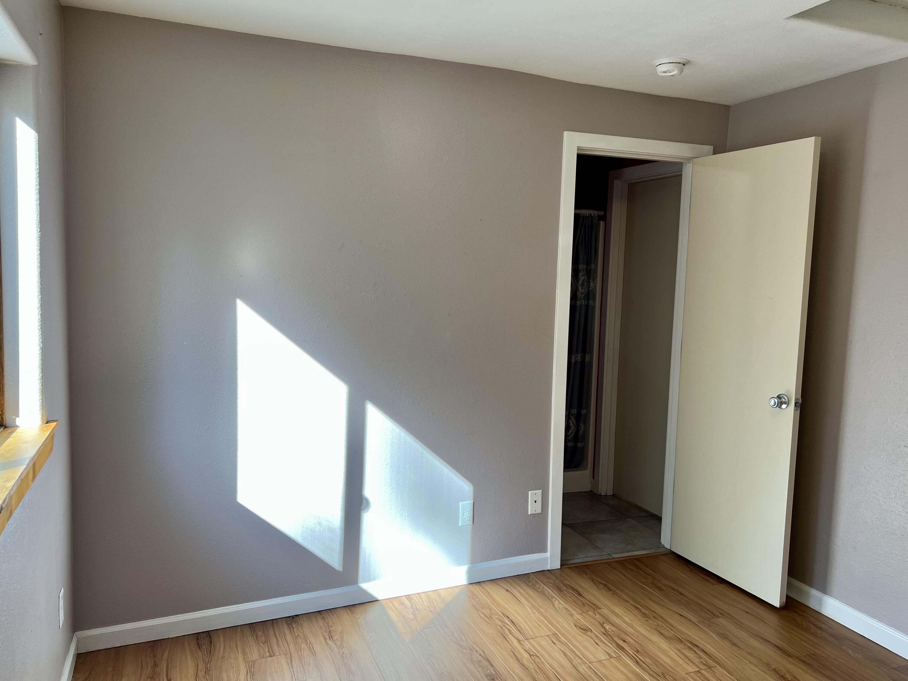 60492 Zuni Road Bend, OR 97702 - Photo 9 of 19 Bedroom access to bathroom