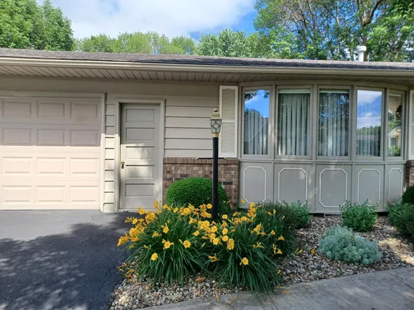 $289,900 | 1115 Swanhill Drive, Albert Lea, MN 56007