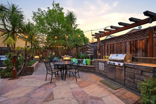 $1,033,116 | 1384 Birdie Drive, Windsor, CA 95492