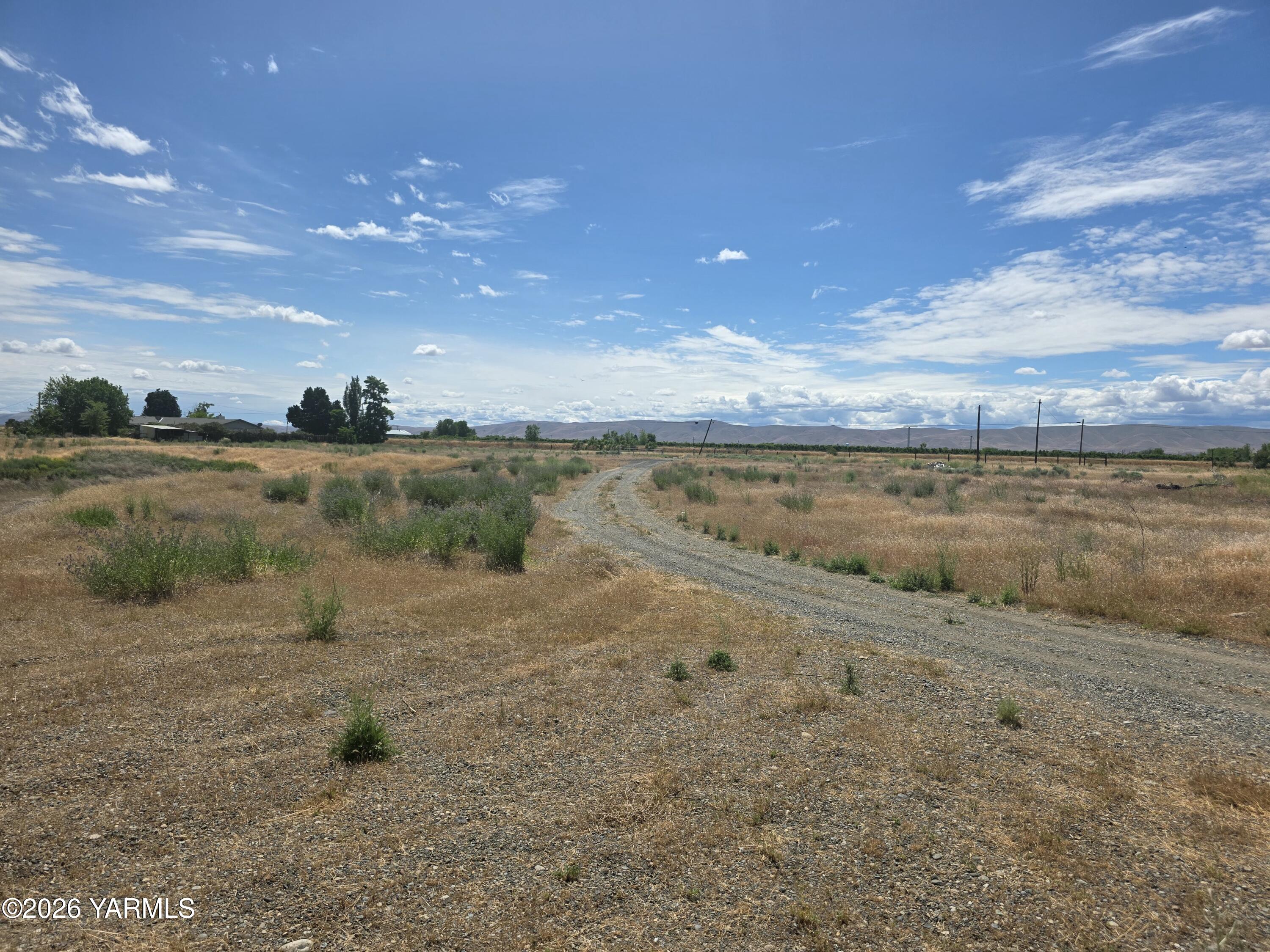 5451 Branch Road Wapato, WA 98951 - Photo 8 of 9 a view of beach and lake
