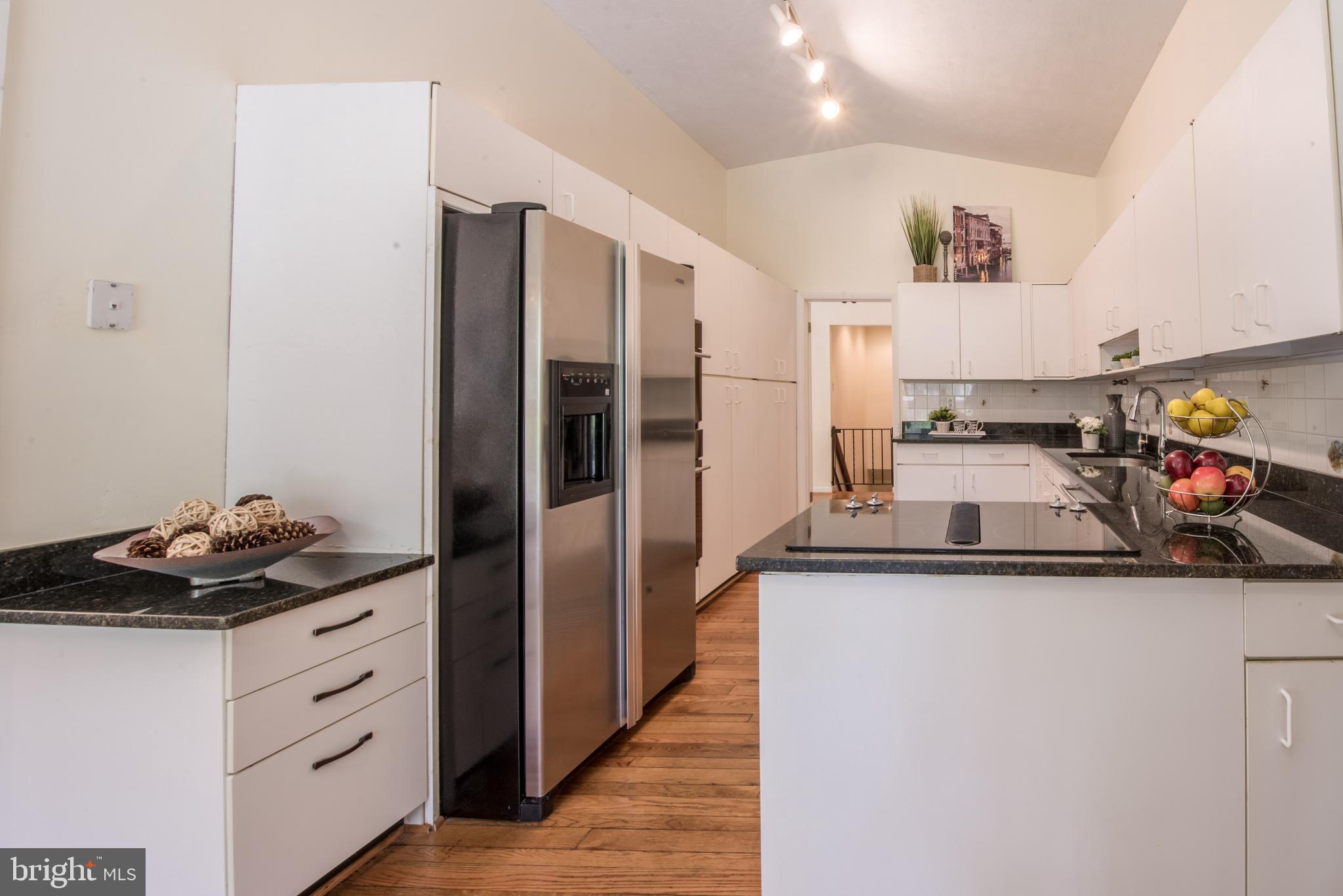 3500 Englemeade Road Baltimore, MD 21208 - Photo 9 of 35 KITCHEN
