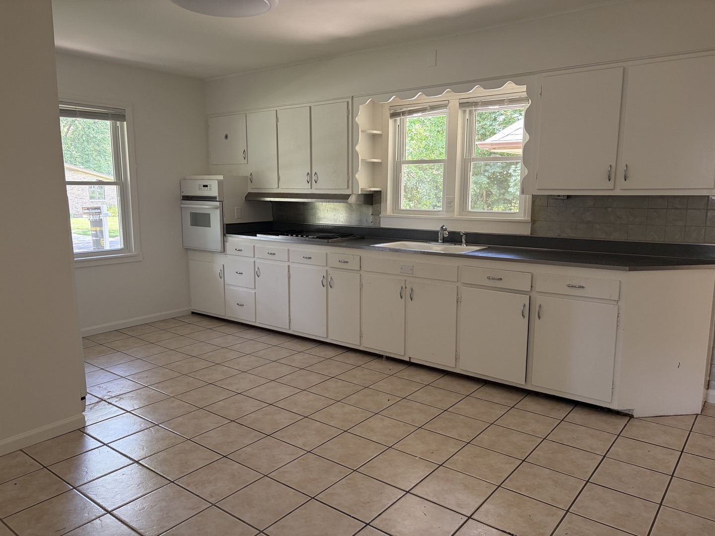 150 Woodland Road Libertyville, IL 60048 - Photo 3 of 9