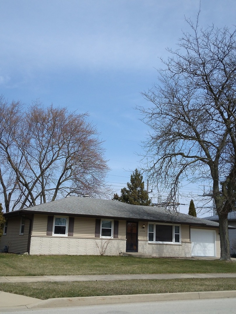 a view of a house with a big yard