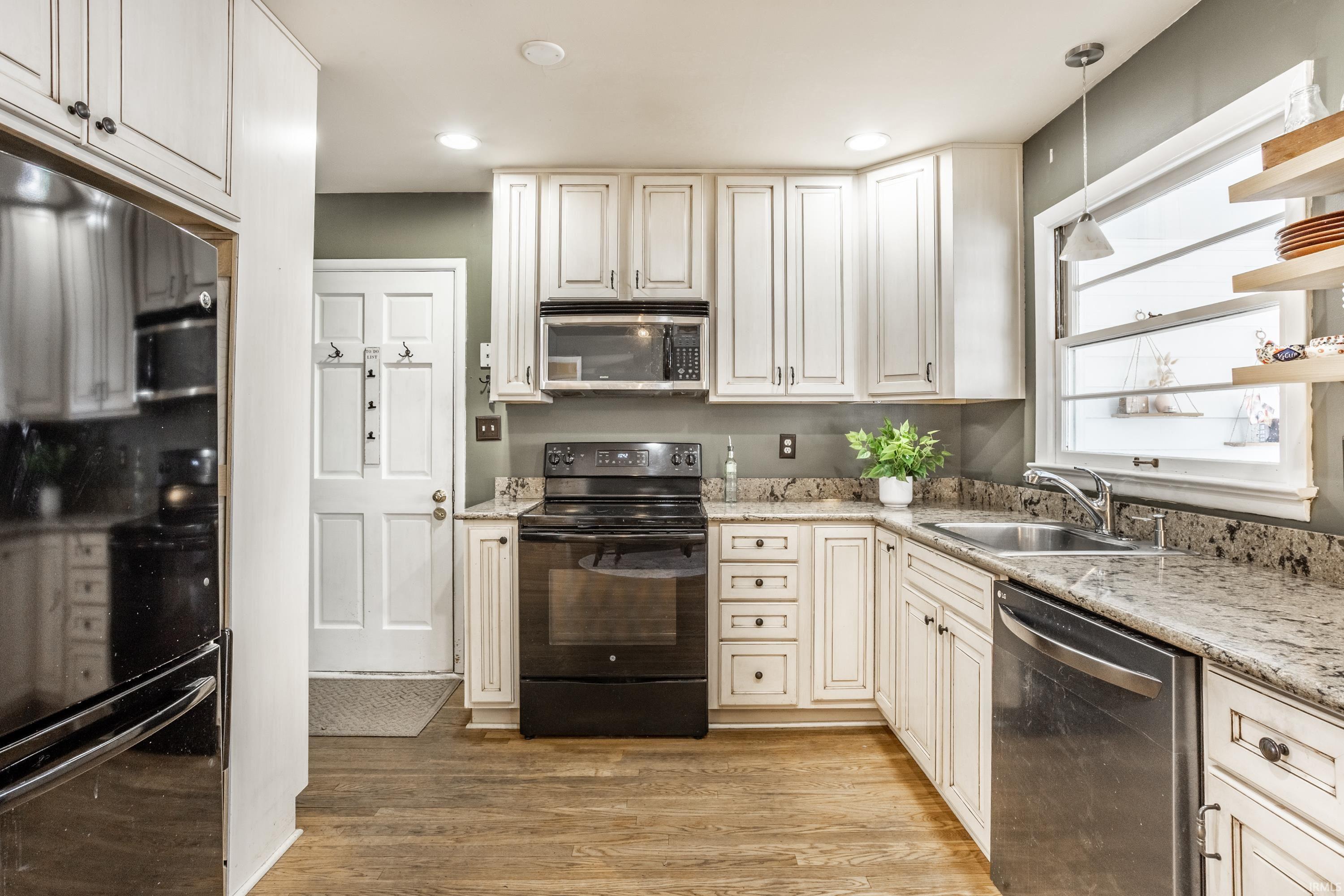 6252 Douglas Road Indianapolis, IN 46220 - Photo 22 of 36