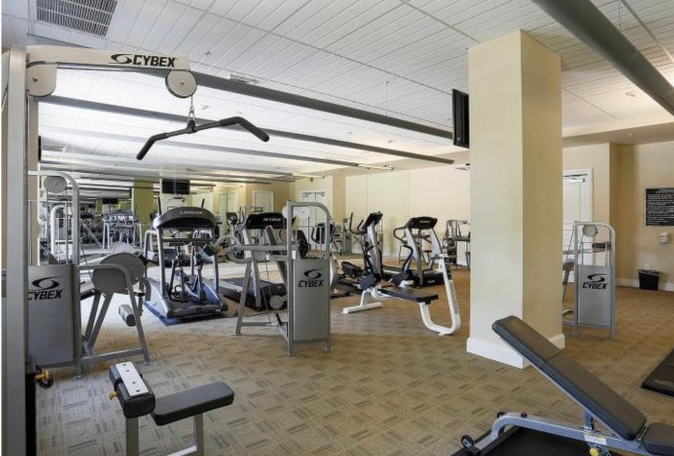403 South Sapodilla Avenue, Unit 618 West Palm Beach, FL 33401 - Photo 19 of 20 a view of a room with gym equipment