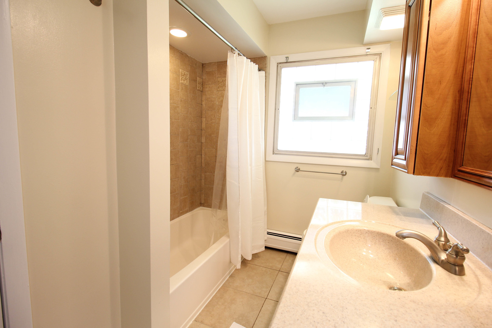 10-s021 Plainfield-Naperville Road Naperville, IL 60565 - Photo 15 of 40 a bathroom with a tub sink and mirror
