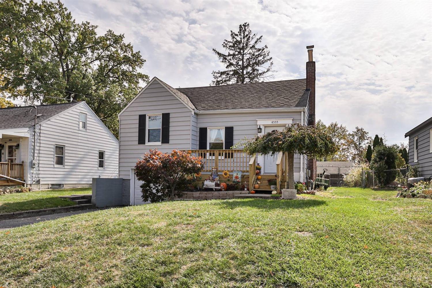 4555 Buxton Road Cincinnati, OH 45242 - Photo 2 of 25 Gallery Image 2