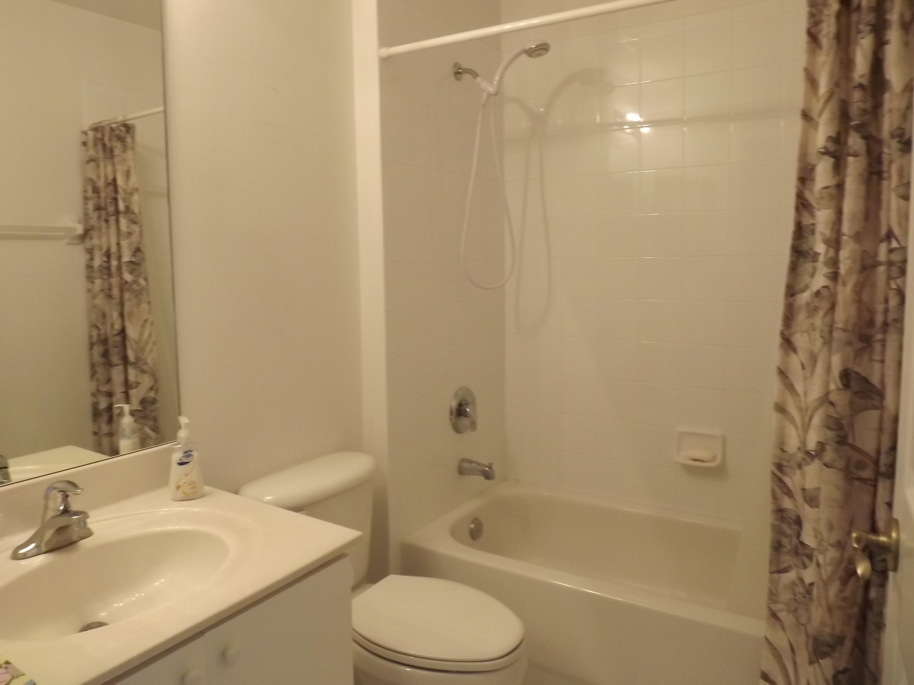 12031 Roma Road Boynton Beach, FL 33436 - Photo 11 of 32 GUEST BATHROOM