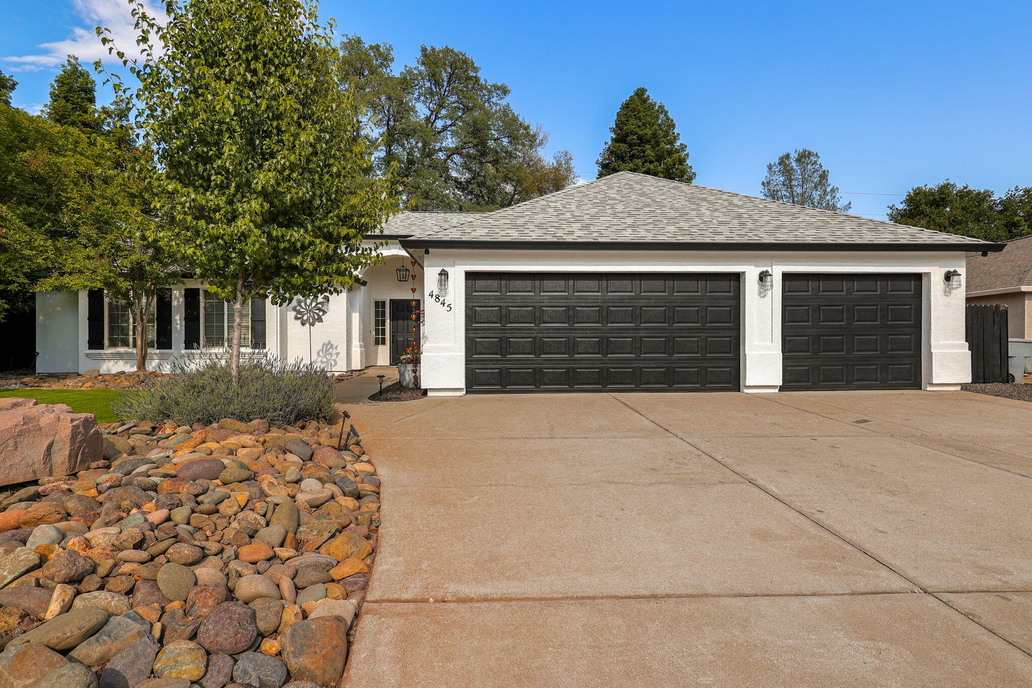 4845 Rising River Court Redding, CA 96002 - Photo 4 of 50 5-web-or-mls-8Q0A5149