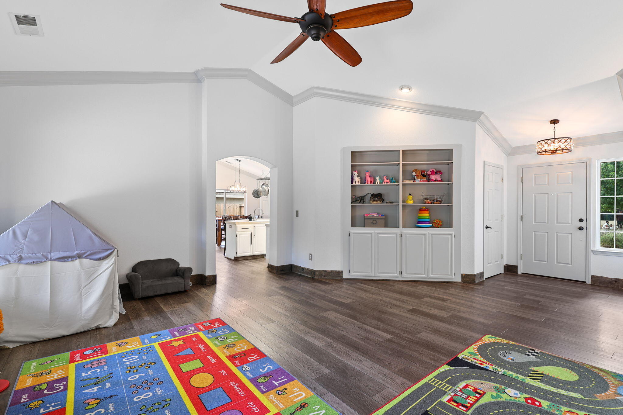 4845 Rising River Court Redding, CA 96002 - Photo 9 of 50 23-web-or-mls-8Q0A5260
