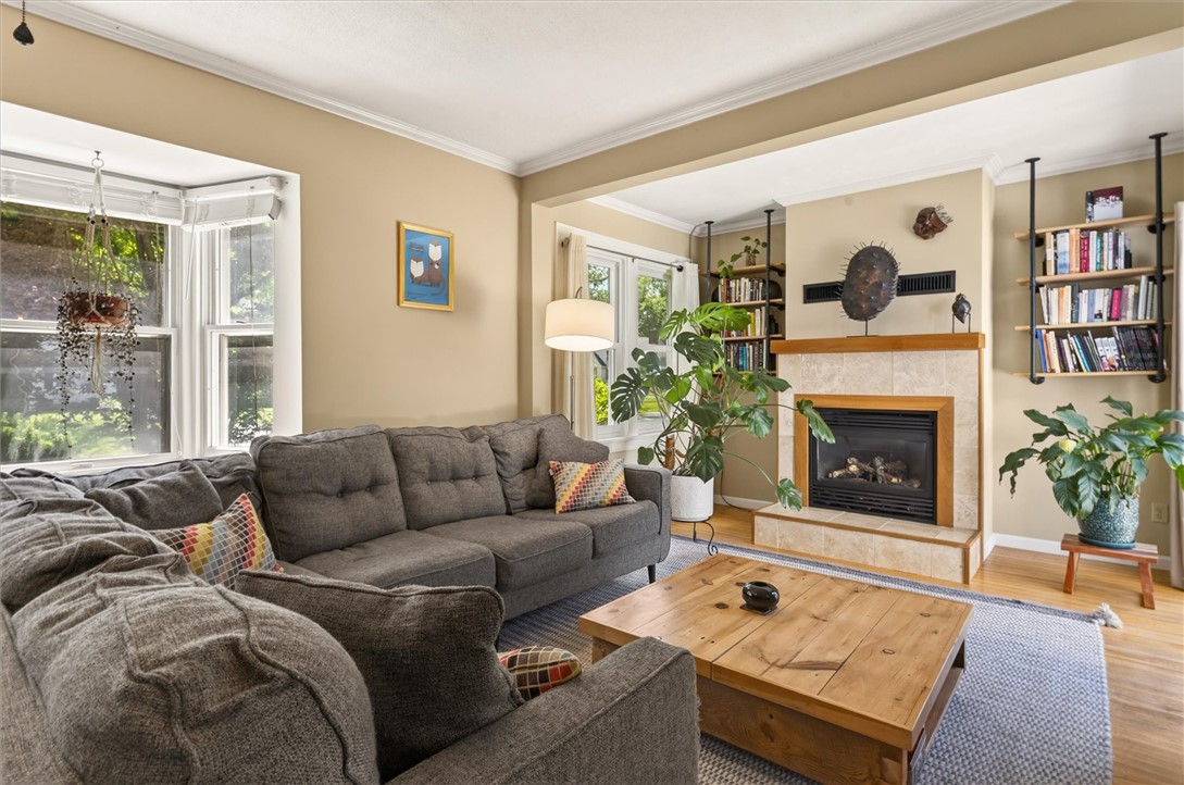 148 Rawlinson Road Irondequoit, NY 14617 - Photo 4 of 50 living room