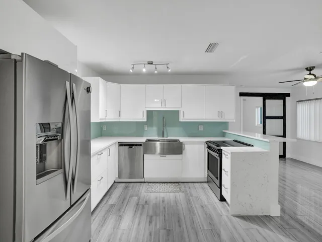 $3,275 | 601 Northeast 59th Court, Oakland Park, FL 33334