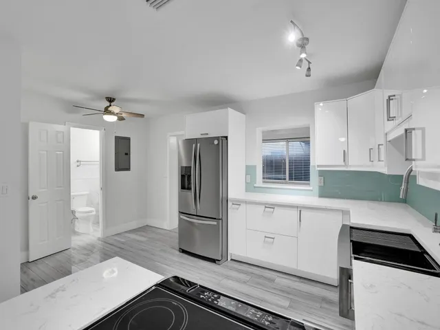 $3,200 | 601 Northeast 59th Court, Oakland Park, FL 33334