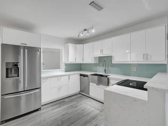 $3,200 | 601 Northeast 59th Court, Oakland Park, FL 33334