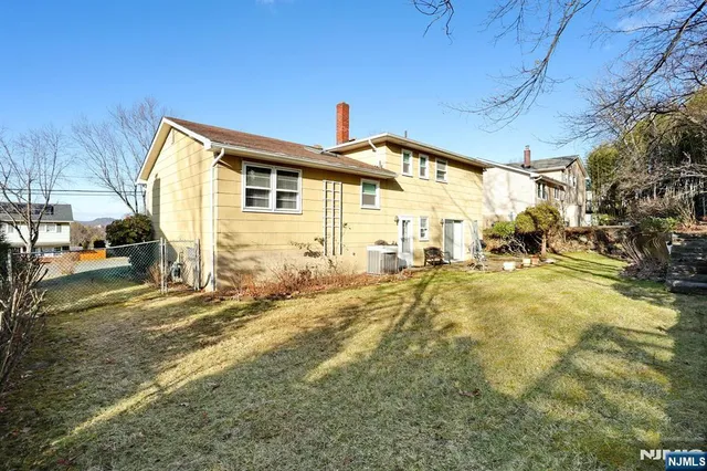 $589,900 | 18 Schirra Drive, Wanaque, NJ 07465