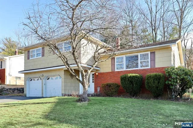 $589,900 | 18 Schirra Drive, Wanaque, NJ 07465
