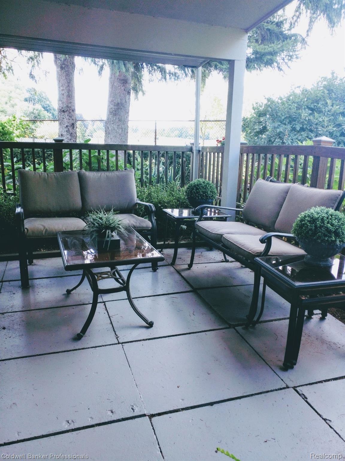 800 South Cranbrook Road Bloomfield Hills, MI 48301 - Photo 32 of 38 Patio Sitting Area