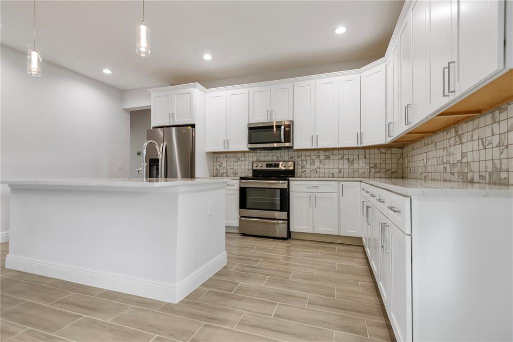 959 11th Avenue DeLand, FL 32724 - Photo 7 of 16