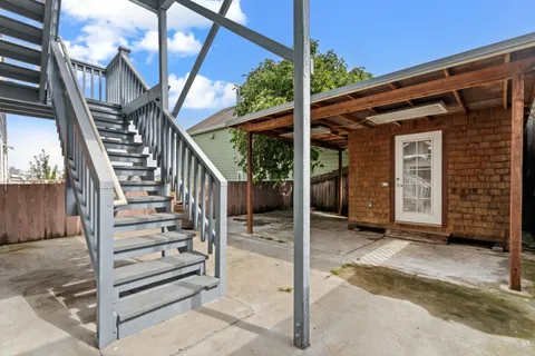 a black and white photo of a picture