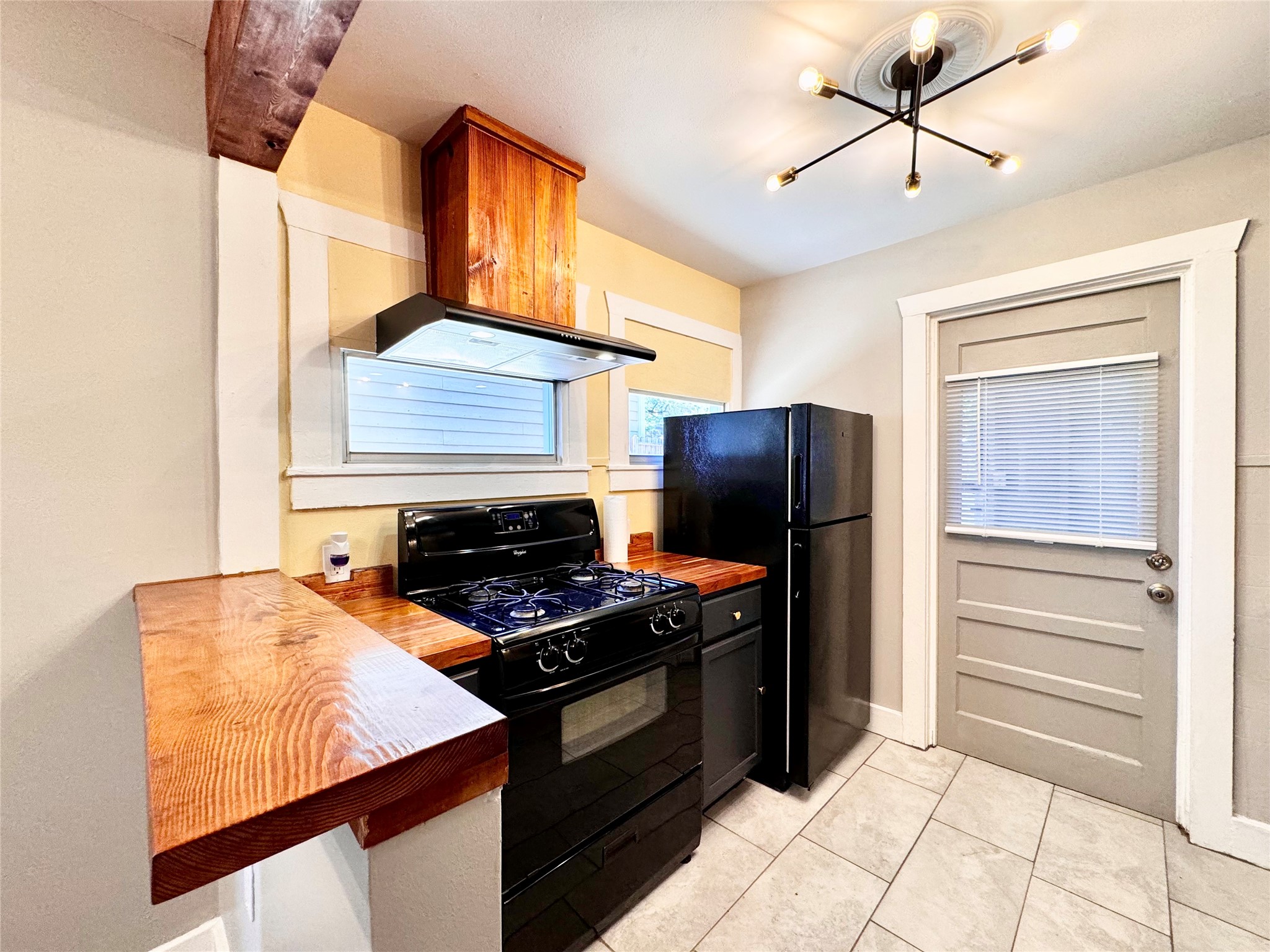 1018 Dunbar Street Houston, TX 77009 - Photo 14 of 30 What a plus to have gas cooking and included fridge!