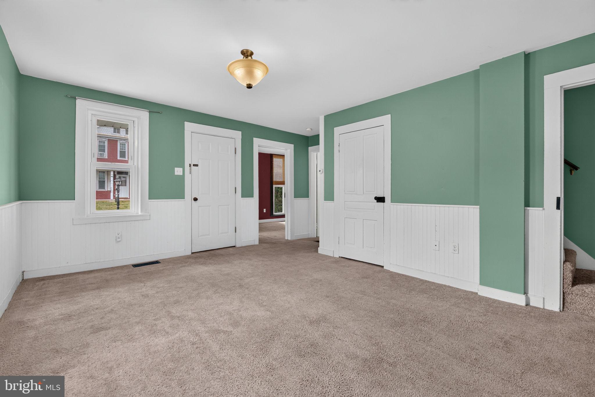 990 Maple Street Lititz, PA 17543 - Photo 5 of 37