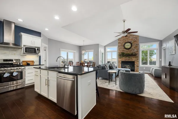 $485,000 | 1403 Westminster Drive, Washington, IL 61571