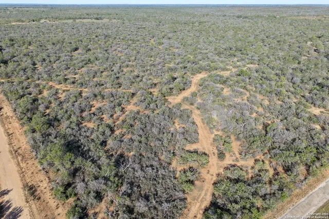 $750,000 | 601 Co Rd 642, Yancey, TX 78886