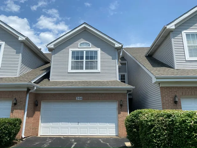 $3,100 | 300 Lunt Avenue, Unit 300, Schaumburg, IL 60193