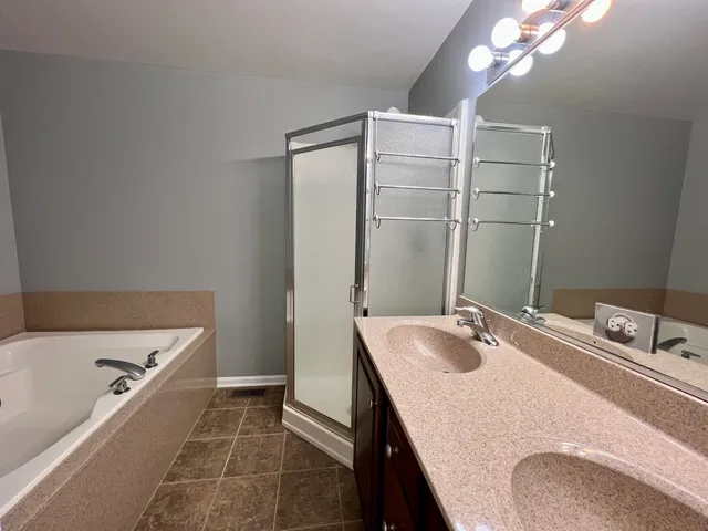 $3,100 | 300 Lunt Avenue, Unit 300, Schaumburg, IL 60193