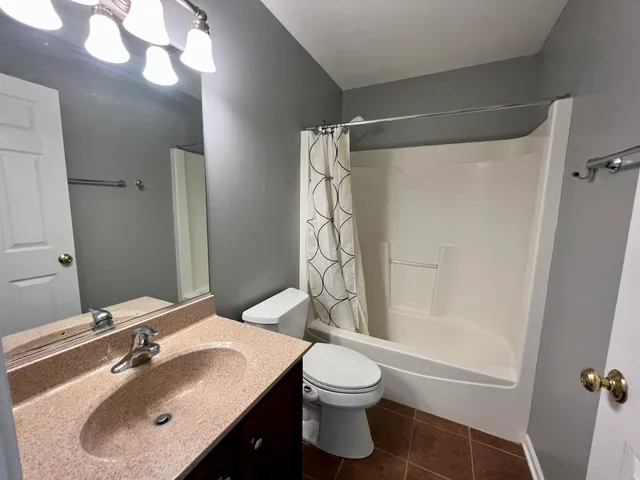 $3,100 | 300 Lunt Avenue, Unit 300, Schaumburg, IL 60193