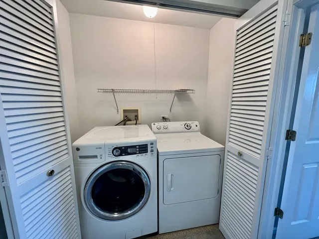 $3,100 | 300 Lunt Avenue, Unit 300, Schaumburg, IL 60193