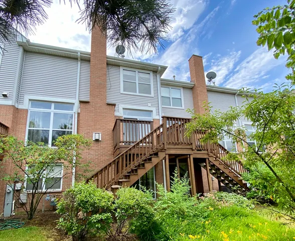 $3,100 | 300 Lunt Avenue, Unit 300, Schaumburg, IL 60193