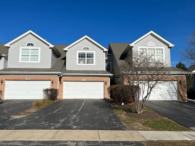 $3,100 | 300 Lunt Avenue, Unit 300, Schaumburg, IL 60193