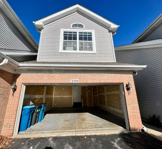 $3,100 | 300 Lunt Avenue, Unit 300, Schaumburg, IL 60193