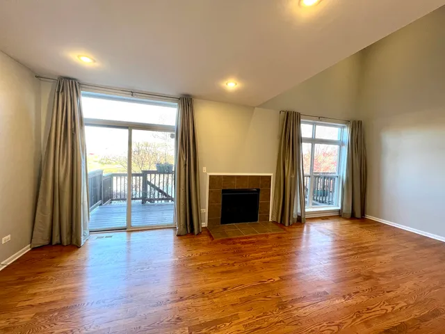 $3,100 | 300 Lunt Avenue, Unit 300, Schaumburg, IL 60193